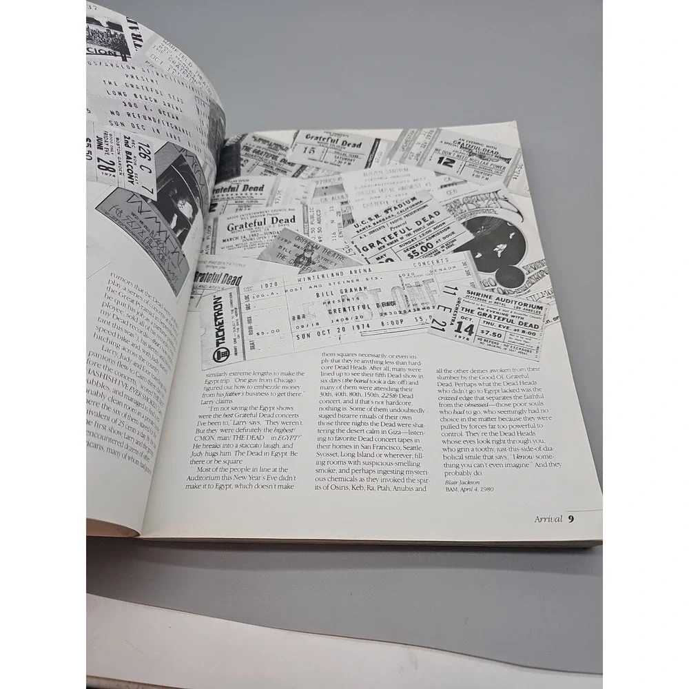 Grateful Dead: The Official Book of the Dead Heads Paul‎ B Grushkin